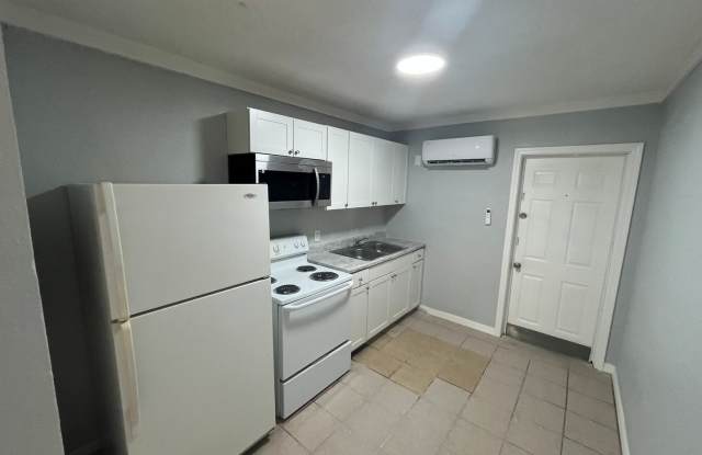 Nice 2BR/1BA Duplex Near Schools in Winter Haven! Gallery 4