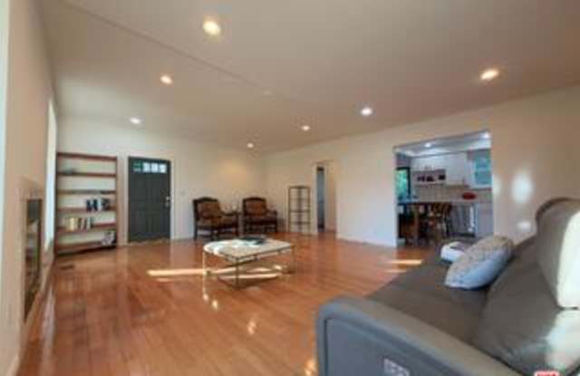 3323 Reta Street Gallery 4