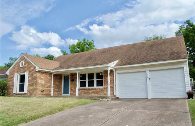 Beautifully Remodeled 4-Bedroom, 2-Bath Home in South Hills of Fort Worth **move in special $500 off first months rent*** - 3501 Covert Avenue, Fort Worth, TX 76133