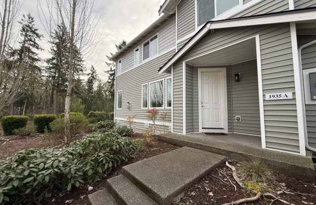 Three Bedroom Townhome in DuPont photos photos