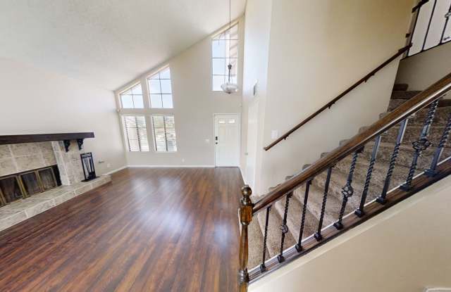 Beautiful 4 Bedroom Pool Home Gallery 3