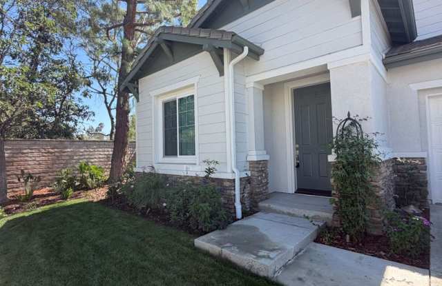 3 bed, 2 bath 1-story home with great curb appeal + bonus room Gallery 1