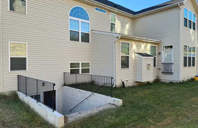 3238 FLEDGLING Circle Gallery 2