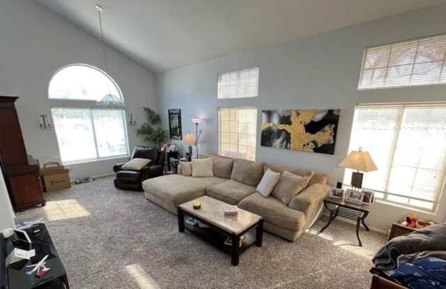 LARGE LOT ON CUL-DE-SAC - NO HOA Gallery 4