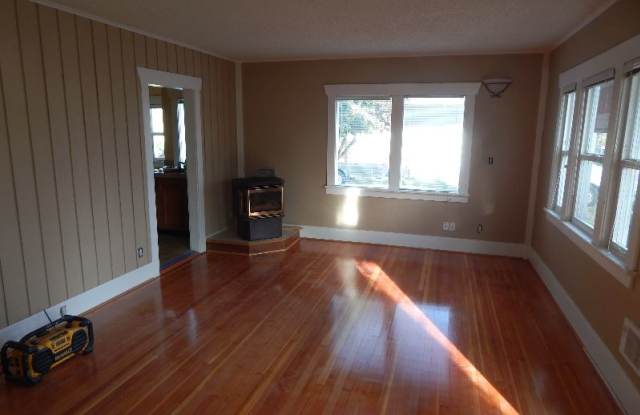 813 3rd Ave. NW Gallery 3