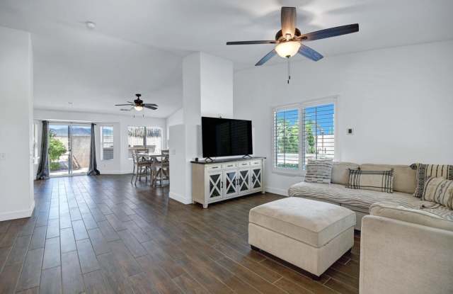 AVAILABLE NOW!! GORGEOUS 3 Bedroom 2 Bathroom Home in Indio! Gallery 4