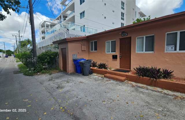 1830 Monroe St photos photos