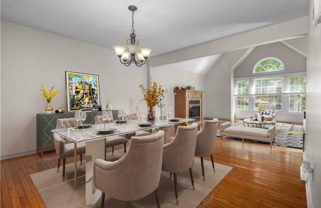 308 Carriage Way Gallery 4