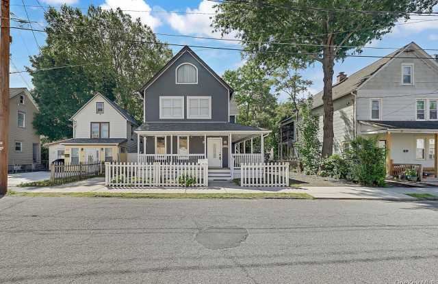 33 Seward Avenue Gallery 1