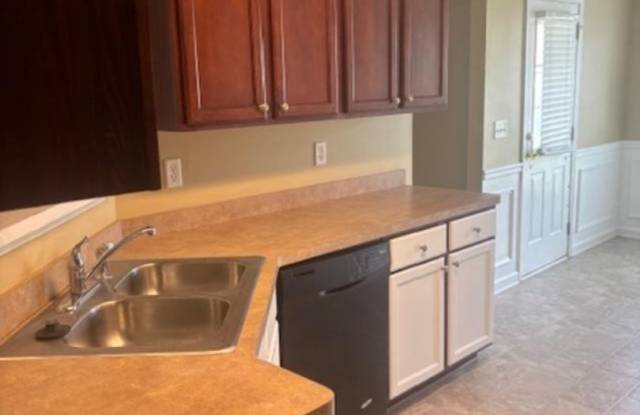 Charming Ranch Home in Desirable McDonough Location Gallery 3