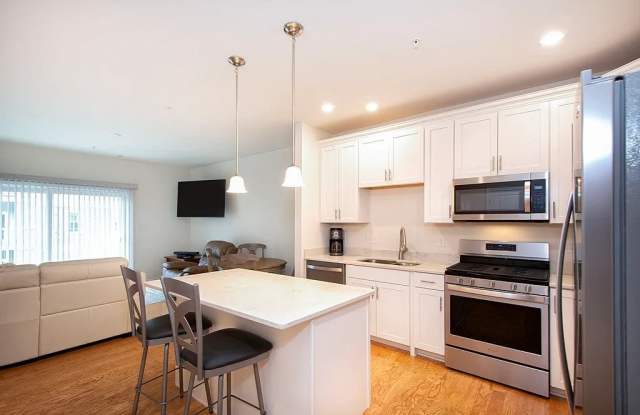 120 University Ave - 120 University Avenue, Norfolk County, MA 02090