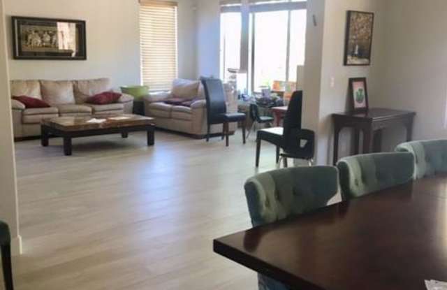 3612 E ROBIN Lane Gallery 3