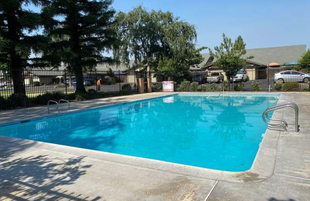 $1,795 Blackstone  Sierra, 2 Bed Condo + Loft - W. Sierra Ave, Fresno / Community Pool - 70 West Sierra Avenue, Fresno, CA 93704