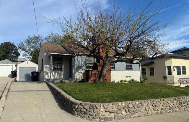 4320 Briggs Avenue - -- photos photos