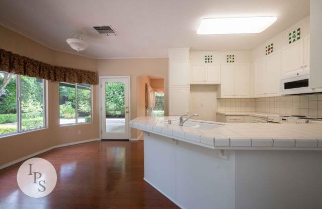 $0 APPLICATION FEE! Take the next step and apply today with no application fee during this special promotion!NorthEast Fresno Home, 4BR/3BA – located in Le Parc II of the Dominion. Near trails & walkable to restaurants and shops! Gallery 1
