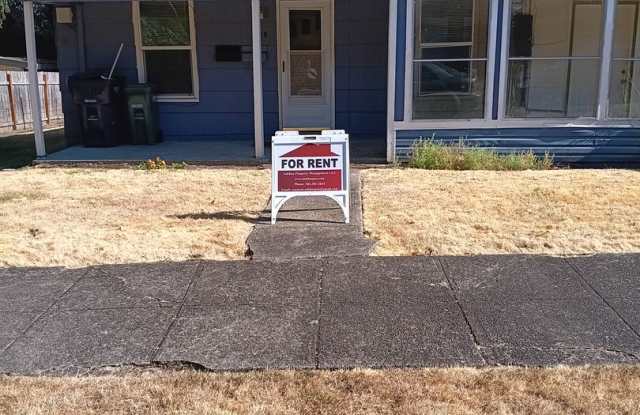 Duplex 4 Blocks From WOU Available photos photos