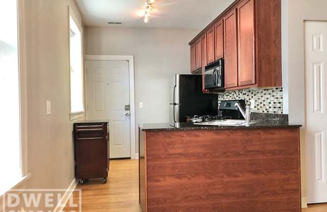 532 W Belmont Ave photos photos