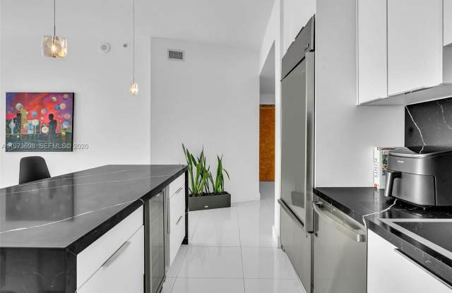 2020 North Bayshore Drive Gallery 4
