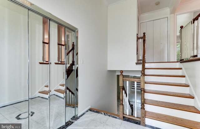 7012 DUNCRAIG COURT Gallery 2