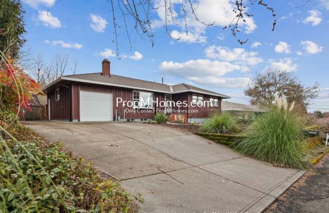 5 Bedroom Charmer in Milwaukie! Close to Clackamas Town Center! DEPOSIT SPECIAL photos photos
