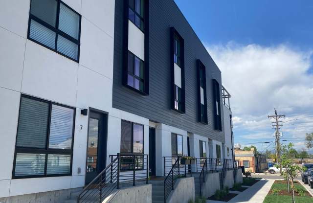 Newer Build Near Light Rail with Mountain Views     **Half Off December Rent!** Gallery 3