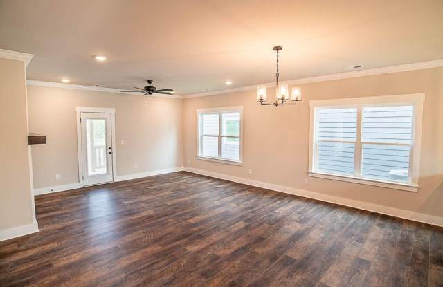 Beautiful 3 Bed, 2.5 Bath, 2 Car Garage - Community Pool & Walking Trail! Gallery 4