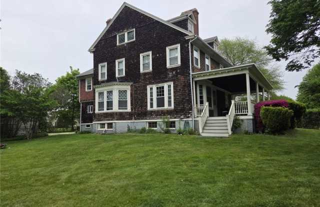 45 Woodlawn Avenue Gallery 1