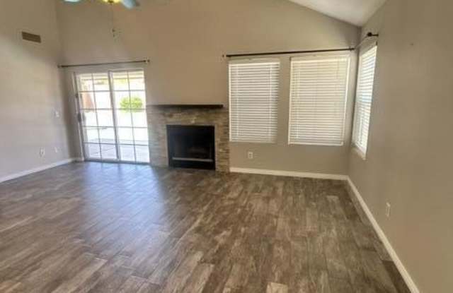 1220 E SILVERWOOD Drive Gallery 2