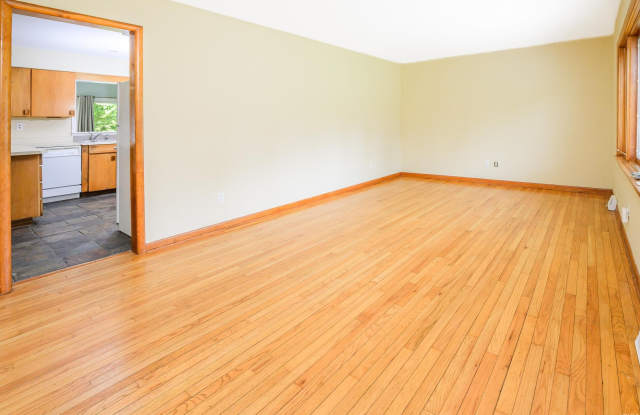 117 N Hillsdale Drive Gallery 4