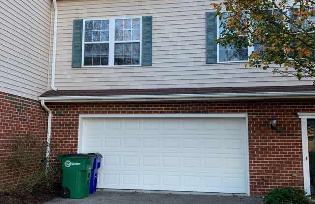 3 Bedroom 2 Bath Townhouse with 2 Car Garage photos photos