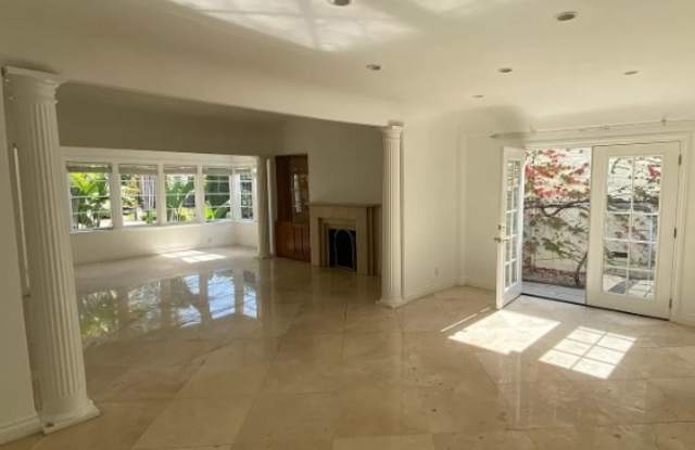 211 North Oakhurst Drive Gallery 3