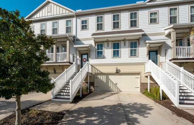 Introducing a captivating 3-story townhome nestled in the sought-after community of Tidewater at Nocatee. photos photos