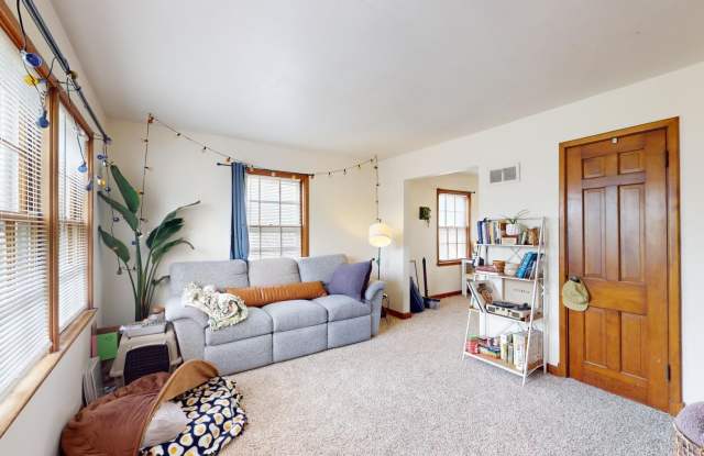 AVAILABLE AUGUST 1st! 2 Bedroom Duplex w/ Basement Garage! 1304 Harding Avenue - 1304 Harding Avenue, Ames, IA 50010 AVAILABLE AUGUST 1st! 2 Bedroom Duplex w/ Basement Garage! 1304 Harding Avenue - 1304 Harding Avenue, Ames, IA 50010