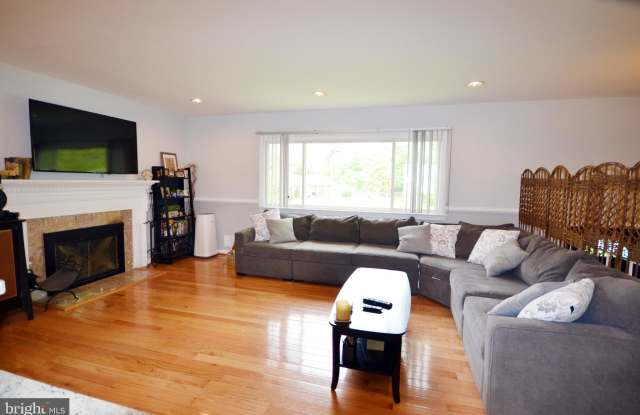 6409 KROY DRIVE Gallery 4