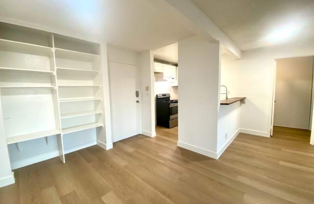 Stunning 1 Bed/1 Bath Condo Apartment with Private Balcony, Hardwood Flooring, AC, and Spacious Living Room - 21801 Roscoe Boulevard, Los Angeles, CA 91304