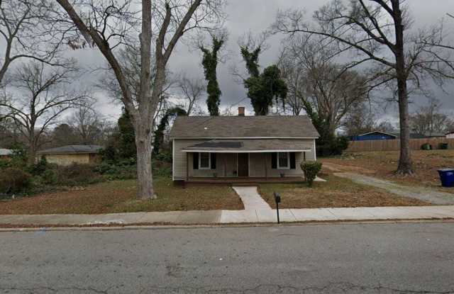 FOR RENT: 723 W Broad St | 2 BR • 1 BA | $1,100/Month Gallery 1