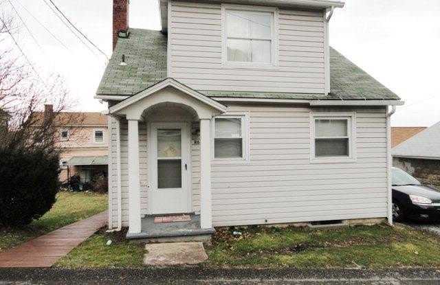 R 660 Russell Avenue - 660 Russell Avenue, Johnstown, PA 15902
