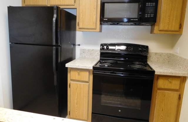 2 bedroom, 1 1/2 bath, Roundtree Court in the Greenhaven area Gallery 4