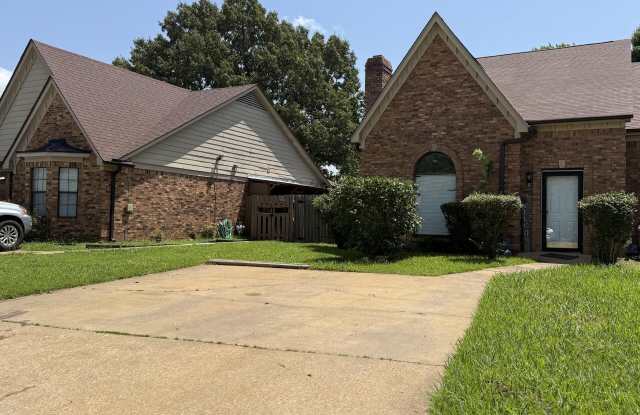 7090 Greenbriar Drive Gallery 2