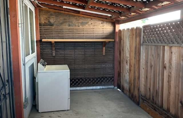 310 West Lupton Street - 310 West Lupton Street, Manteca, CA 95337