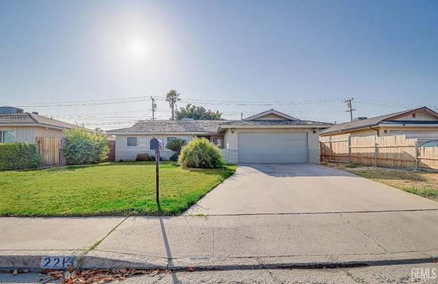 SW Home w/Garage! photos photos