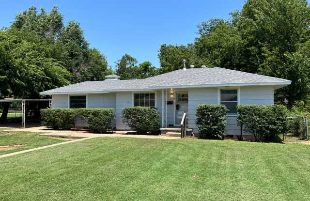 4 bedroom,  2 1/2 bath home for rent in Yukon near Main and Piedmont Road! Gallery 1