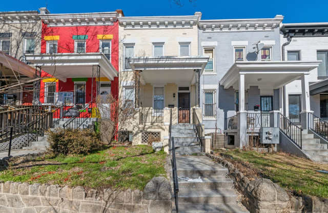 Fantastic Rowhouse in Columbia Heights Available Now photos photos