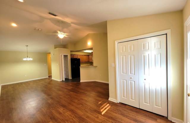 Lovely 3 bedroom town home off Apalachee Pkwy for rent September 1, 2026 $1695 Gallery 4