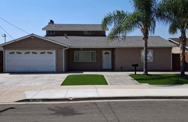 Amazing 4-Bedroom Home w/ Views! - 9723 Ramo Road, Santee, CA 92071