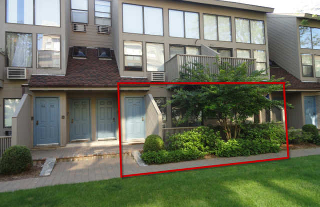 1465 E Putnam Ave photos photos