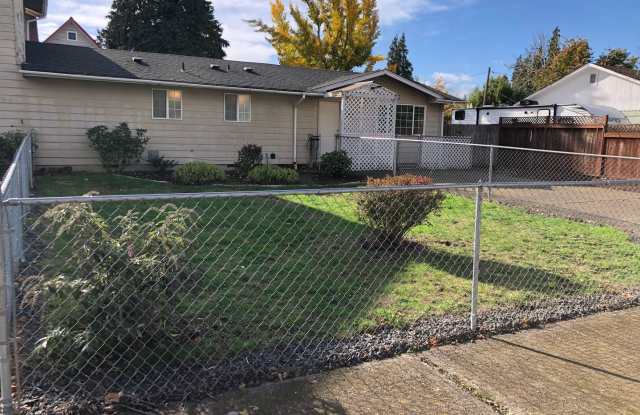 Updated 3 bedroom, 2 bathroom duplex in Springfield! - 1587 B Street, Springfield, OR 97477