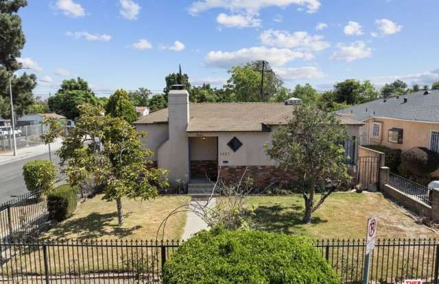 2604 Reynier Ave - 2604 Reynier Avenue, Los Angeles, CA 90034