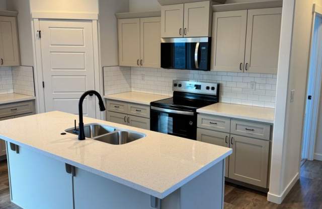 Move-In Ready 4BR w/ Fenced Yard & RV Parking Gallery 4