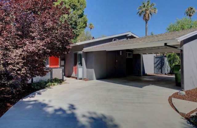 6207 Jumilla Ave Gallery 3